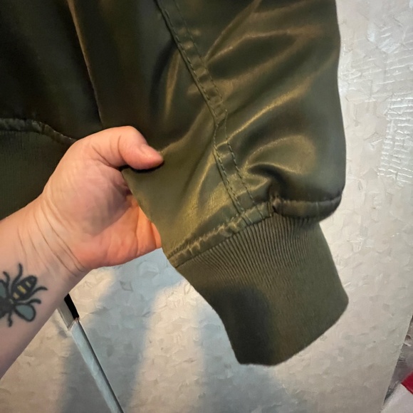 Woman’s Gap Green Bomber Jacket with Pink Faux Trim - Picture 8 of 13